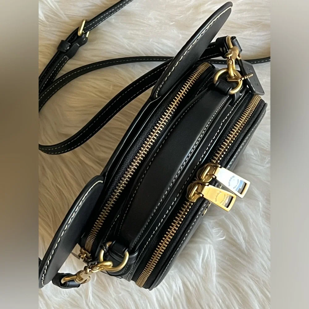 💰SOLD - CM194- Disney X Coach Mickey Mouse Ear Bag - Picture 7 of 13